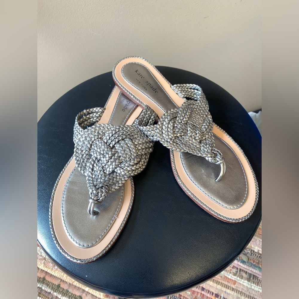 Kate Spade pewter sandal thong 8.5 Nice flat